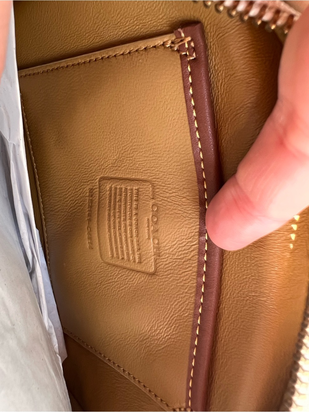 Coach Small Cream Camera Bag with quilting - Picture 6 of 11